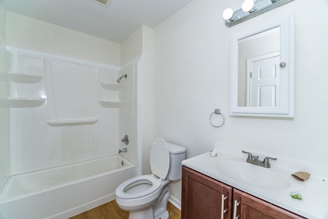 Building Photo - 3-Bedroom Duplex