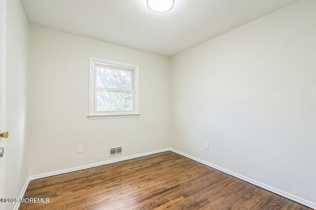 Building Photo - 1575 Deer Hollow Dr