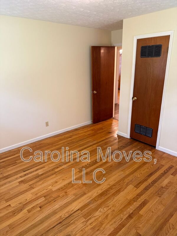 Building Photo - 107 Bismark Dr