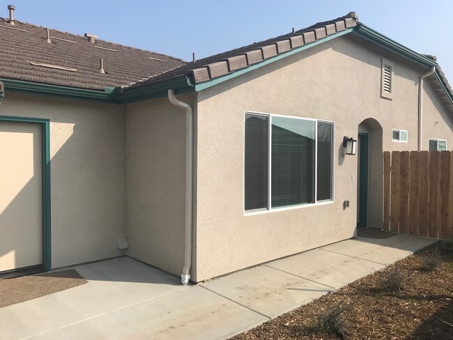 Building Photo - 3099 Bright St