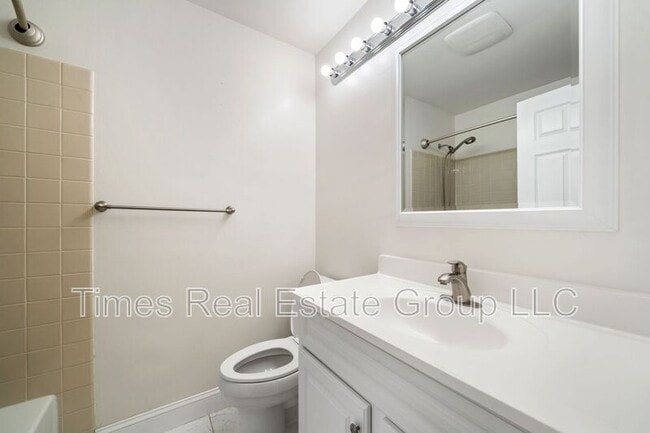 Building Photo - 113 Pinecrest Ln