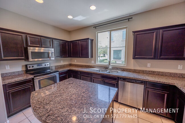 Building Photo - 17737 W Mandalay Ln