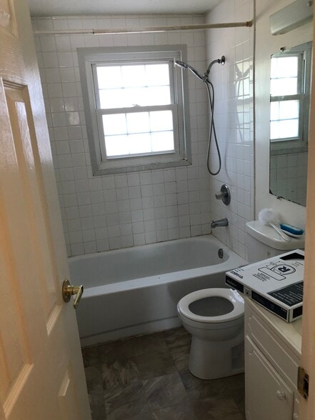 Bathroom - 4909 Mount Vernon Dr