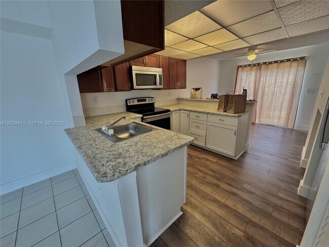 Building Photo - 15460 SW 82nd Ln