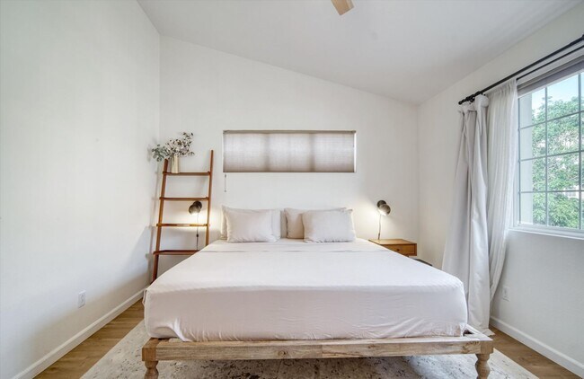 Building Photo - Fantastic Littleton condo  2 bedrooms and ...