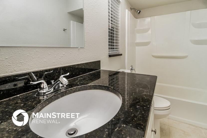 Building Photo - 701 Palm Springs Dr