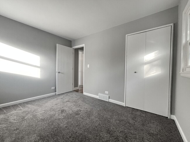 Building Photo - 1606 N Poplar Ave