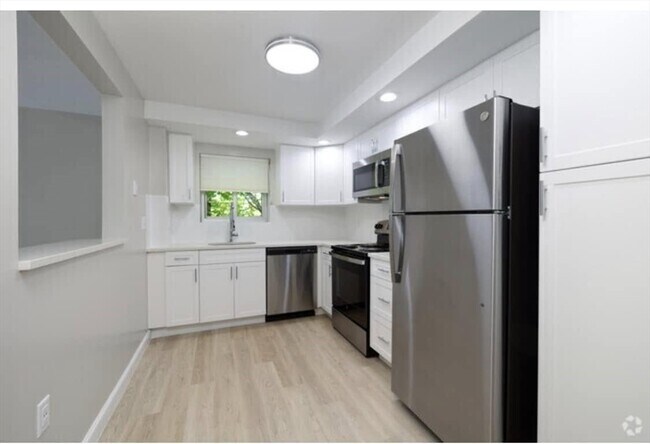 Building Photo - 3 Stonehill Dr