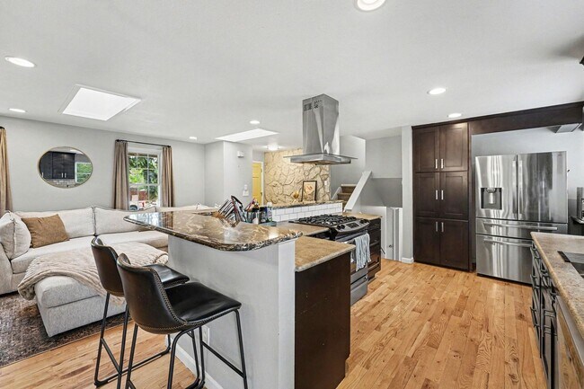 Building Photo - Gorgeous Home of Rental in Southern Gables Neighborhood!
