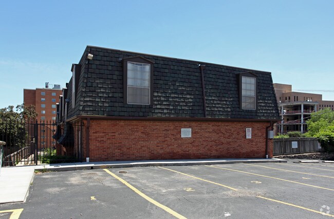 Primary Photo - Plaza 100 Apartments