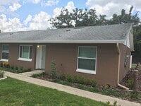 Building Photo - 2 Bedroom/2 Bathroom Recently Remodel!