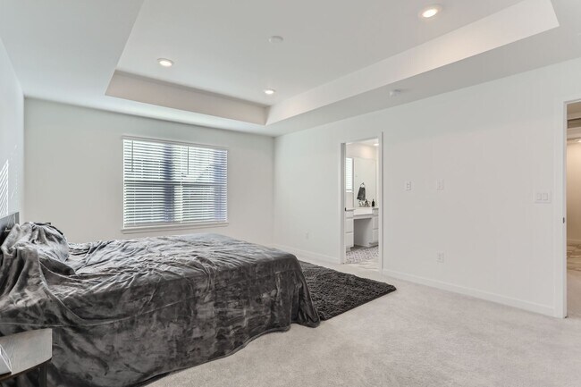 Building Photo - Stunning New Build in Aurora with Sleek Fi...