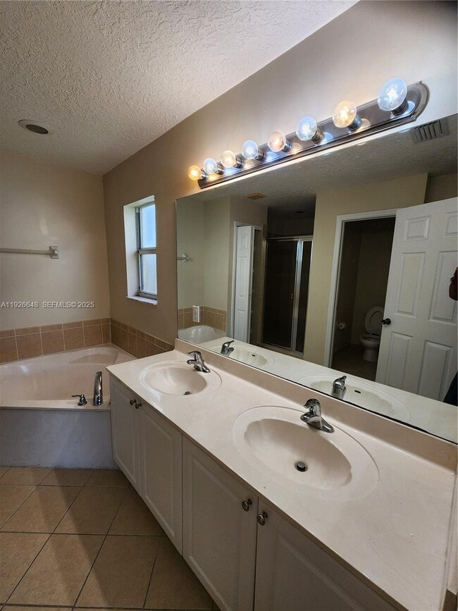 Building Photo - 1580 NE 35th Ave