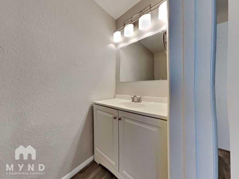 Building Photo - 7801 N 44th Dr