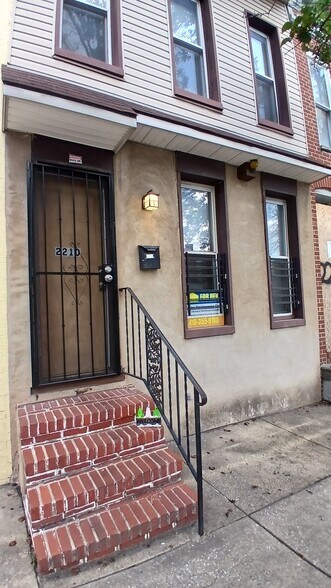 Primary Photo - 2210 Sidney Ave