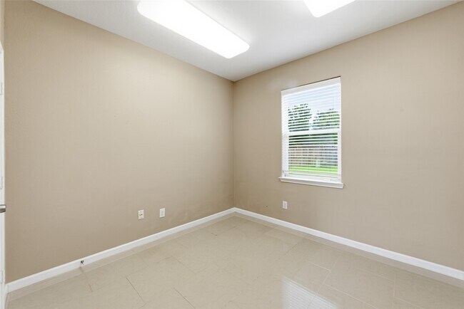 Building Photo - 8234 Hall View Dr