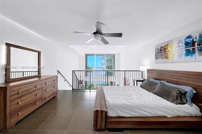 Building Photo - 300 S Biscayne Blvd