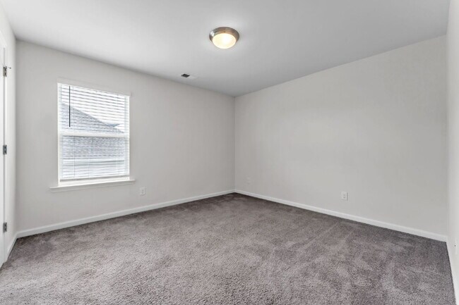 Building Photo - Elegant 3BR/2.5BA Home with Loft & 2-Car Garage in Persimmon Hill $2,100/mo rent