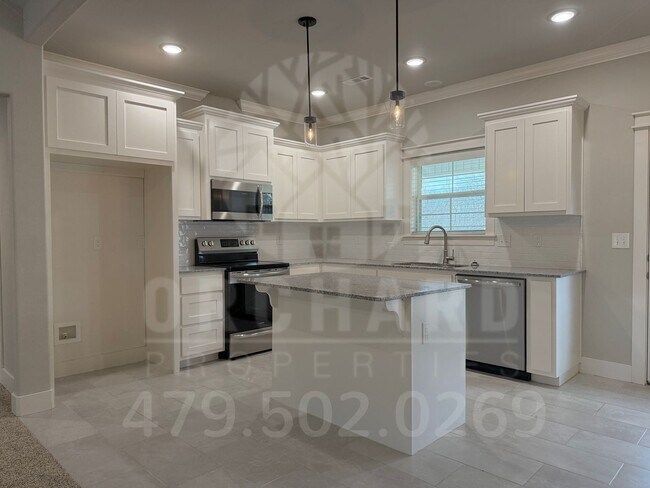 Primary Photo - Single-Family Home- 2 Bed/2 Bath w/Hobby R...