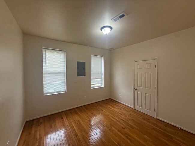Building Photo - 2911 Greenmount Ave
