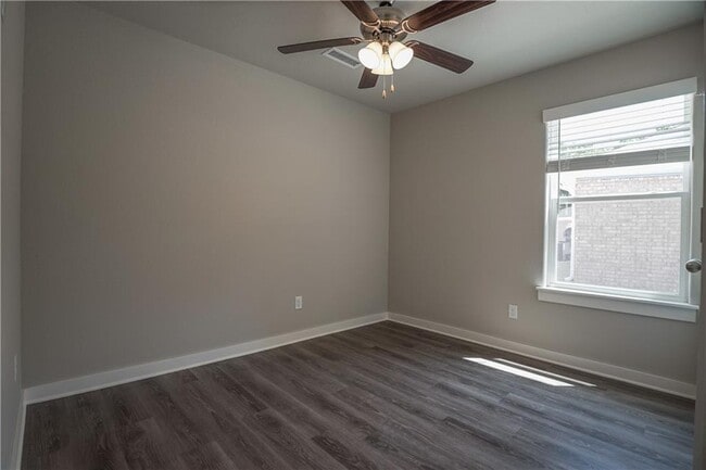 Building Photo - 770 N Honey Locust Bnd