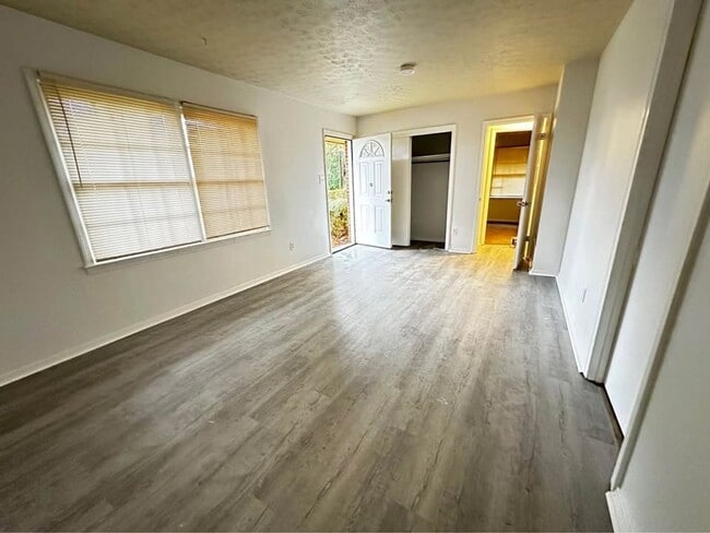 Building Photo - For Rent – 3 Bedroom / 1 Bath Home