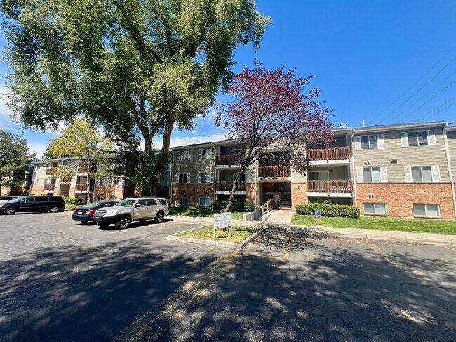 Building Photo - **Move in Special 1/2 off First month!** C...