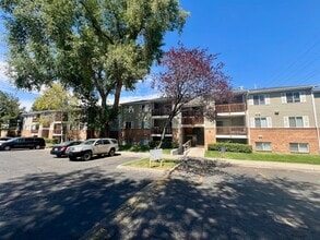 Building Photo - Cozy 3B/1 Bath Apartment in Millcreek- more pics soon!