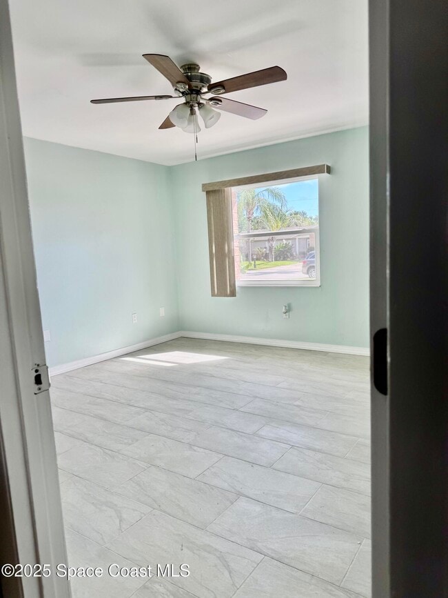 Building Photo - 2841 College View Dr