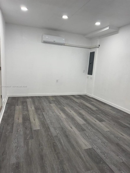 Building Photo - 613 NE 5th St