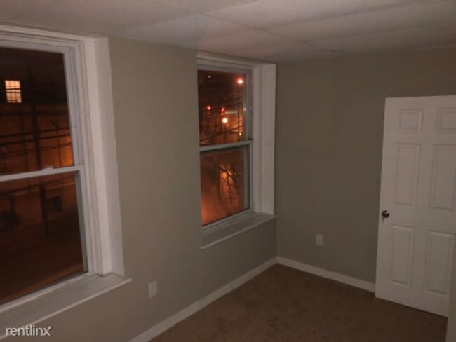 Building Photo - 2 br, 1 bath Apartment - 201-205 W Fourth st