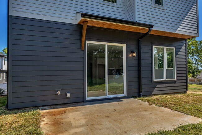 Building Photo - 5917 Robertson Ave