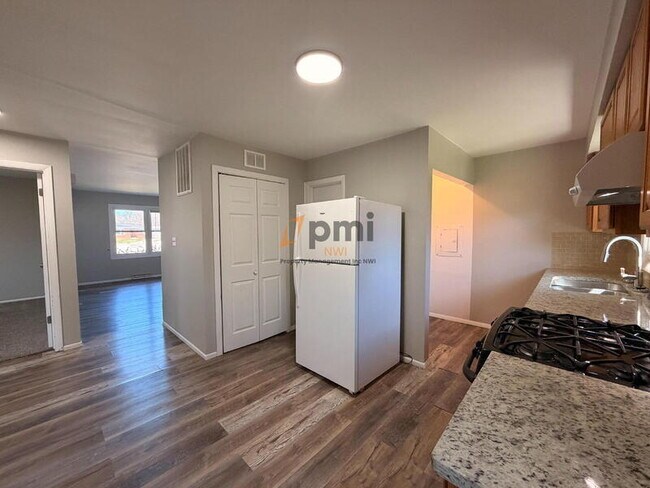 Building Photo - 5469 Aspen Ave