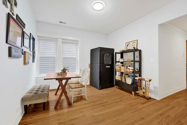 Building Photo - 3226 W Potomac Ave