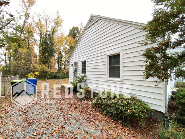 Building Photo - 219 W Summerbell Ave