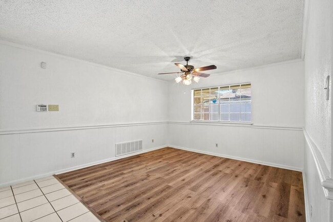 Building Photo - Charming 3-Bedroom Home with Garden Oasis