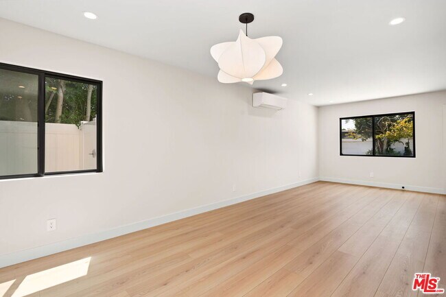 Building Photo - 5841 Whitworth Dr