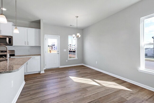 Building Photo - 580 Glen Clova Dr