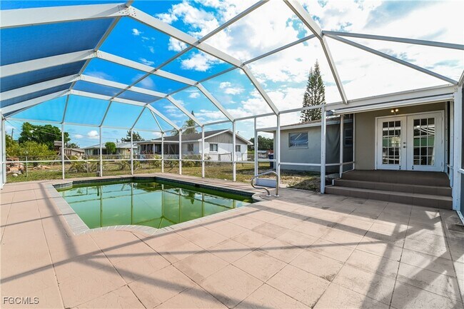 Building Photo - 2155 Tropic Ave