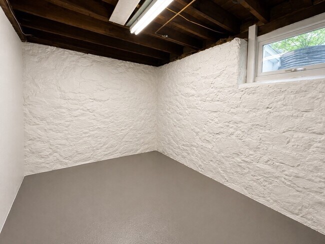 Building Photo - 48 Shawmut St