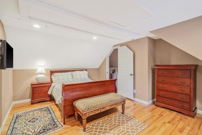 Building Photo - 6 Fairfields Ln