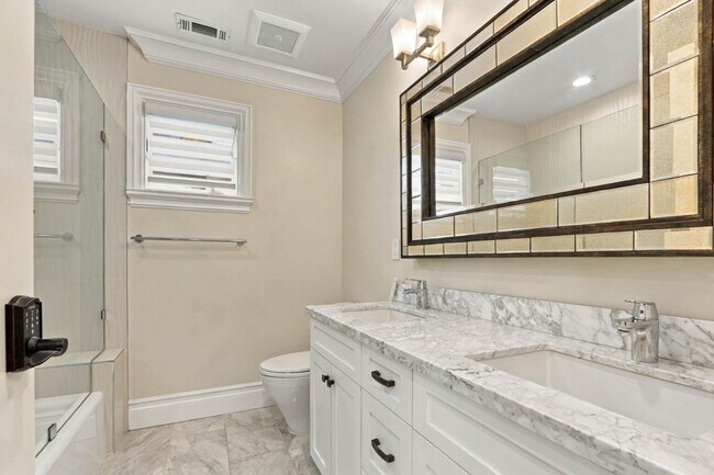 Building Photo - 3878 Magnolia Dr