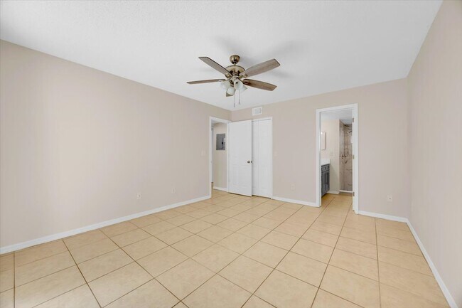 Building Photo - 2035 Royal Bay Blvd