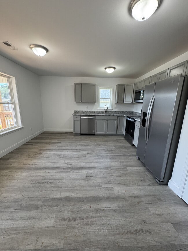 Building Photo - "Charming 3-Bedroom Retreat in Mars Hill: Cozy Comfort with 2 Full Baths!"