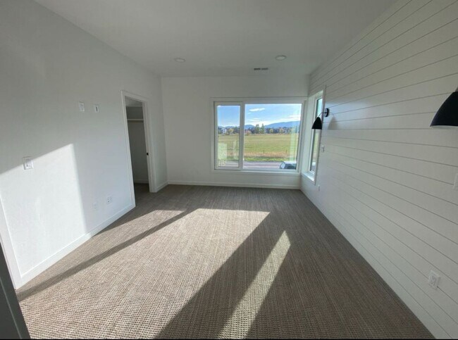 Building Photo - Single Family HOME with 3 Bedrooms 2 1/2 B...