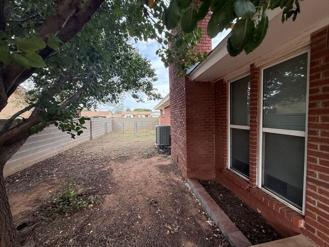 Building Photo - Cozy 3 BDR Home Located in the Sandia Scho...