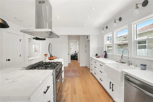 Building Photo - 3816 Goldwyn Terrace