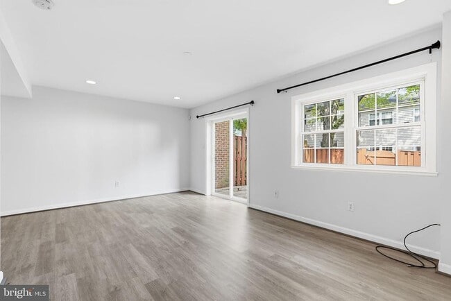 Building Photo - 9178 Laurelwood Ct