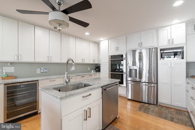 Building Photo - 10913 Mariner Dr