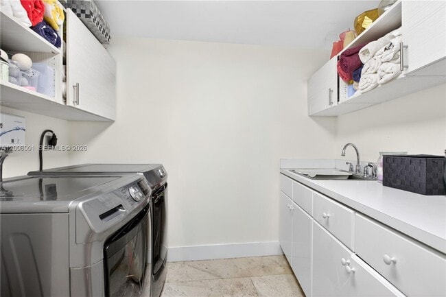 Building Photo - 1900 Sunset Harbour Dr